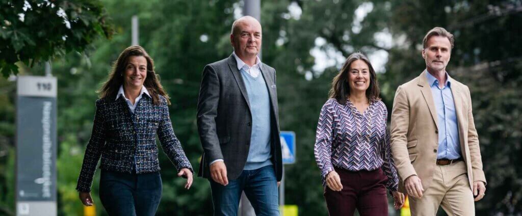 Våre rådgivere har mange års erfaring innen HR-tjenester/HR service, Lederutvikling, omstillings- og utviklingsprosesser samt karriereutvikling/Outplacement