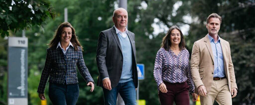 Våre rådgivere har mange års erfaring innen HR-tjenester/HR service, Lederutvikling, omstillings- og utviklingsprosesser samt karriereutvikling/Outplacement